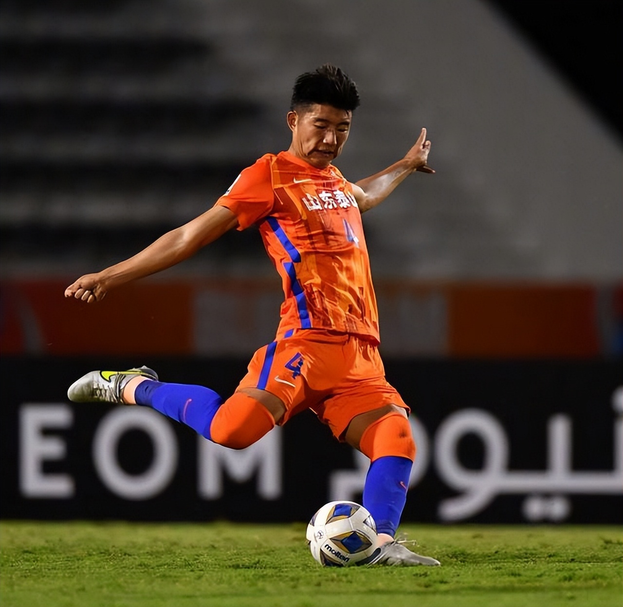 转折点山东泰山主帅复盘，NBA常规赛窗口期攻防权衡，悬念犹存，赛季目标并未改变的简单介绍